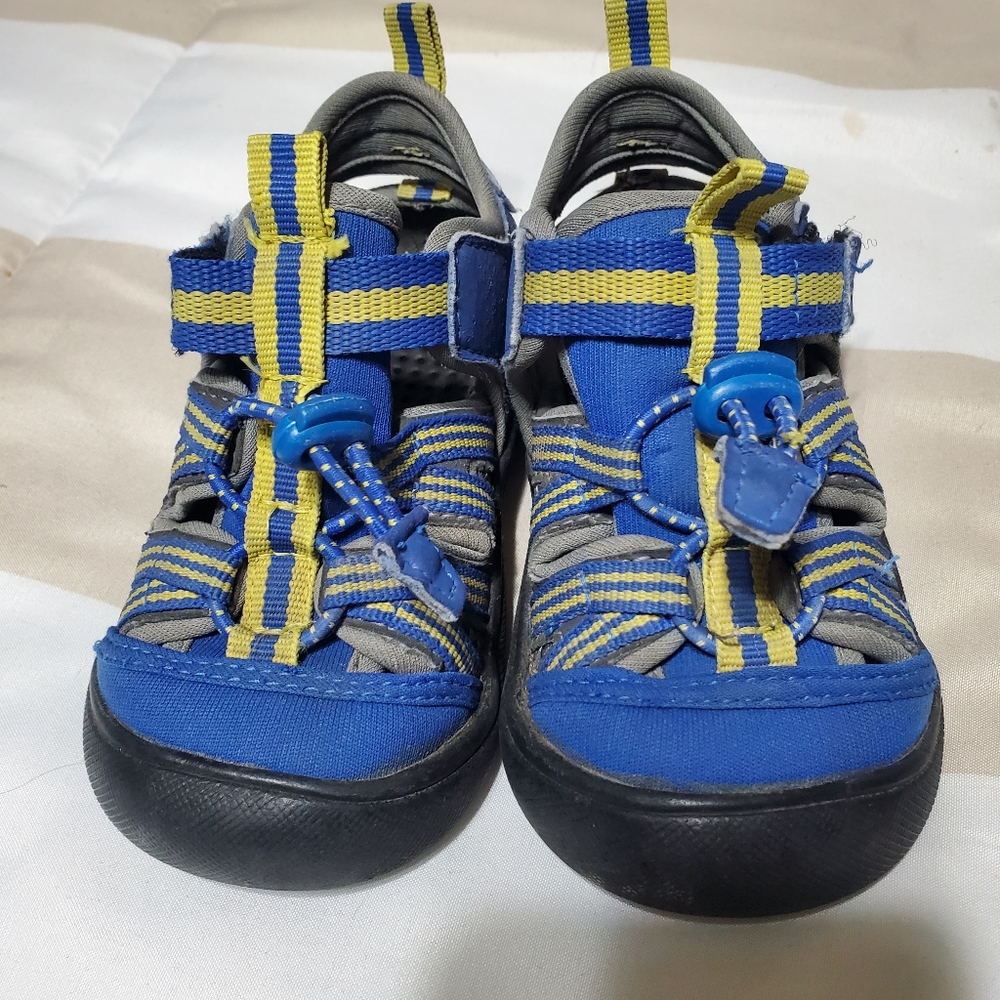 Toddler water shoes